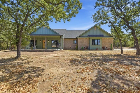 Photo of 230 Silver Lakes Drive, Sunset, TX 76270 (MLS # 21396040)