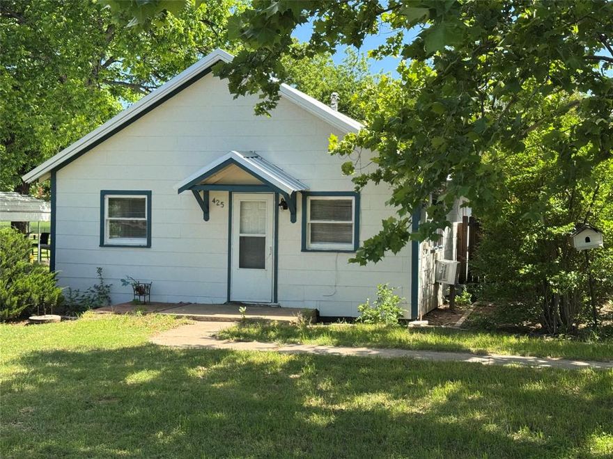 Opportunity awaits in this fabulous find!  Bring your ideas and make this your own!  Would make a great investment property or downsize for someone not wanting the upkeep of a large home.  Take a look today! PROPERTY SOLD AS IS!