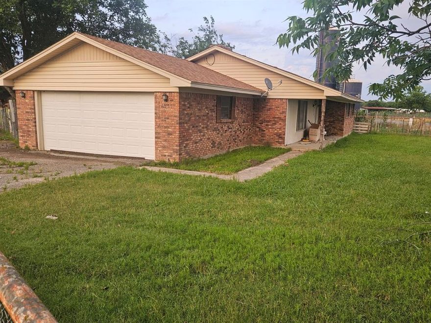 This fabulous property is located at 350 Vz County Road 3806, Wills Point, TX 75169. It sits on 1-acre lot and offers the perfect blend of country living with easy access to town. Ideal for those looking for a peaceful space to build their dream home or maintain the present property which is situated in Wills Point ISD and offers plenty of outdoor space.

Key Features:
1 Acre of land, perfect for a home, garden, or outdoor activities. Located in Wills Point ISD for easy access to schools. Quiet, rural setting with close proximity to town amenities