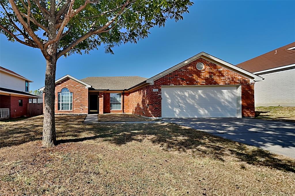 Photo of 1709 Ryanfeld Drive, Mansfield, TX 76063 (MLS # 21391854)