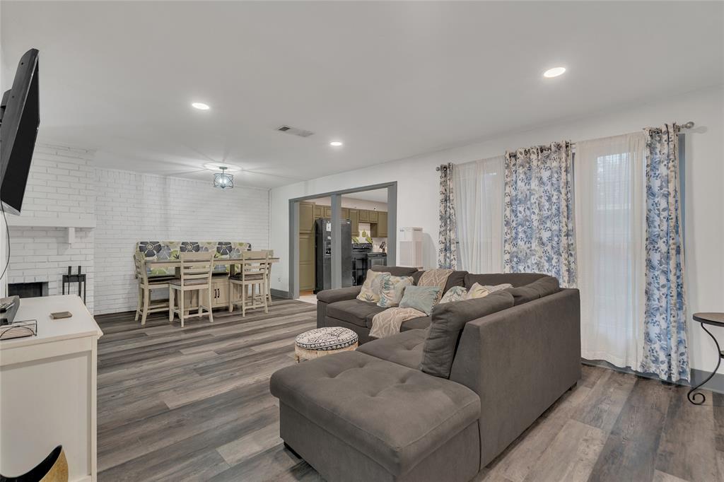 2049 Clubview Drive