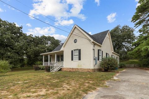 A home in Lindale