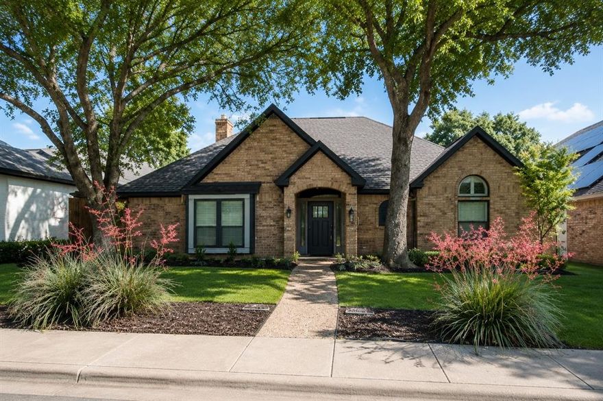 One story, red brick, charcoal paint.  Wide entryway leads to open dining and living.  Living has built in cabinets and shelving on either side of the white brick fireplace, with solid wood mantle.  From the expansive living room, you can see the patio and pool, through the beautiful large windows. 
At the end of of the hallway is the large primary bedroom, as well as the primary bath and large walk-in closet with his and hers sides.  
Crossing the grand living room on the other side are double doors that lead to the family room, which is open to the kitchen and breakfast area.  It opens to the pool; and has a bar with a sink.  
The laundry room, with its sink and ample storage, leads to the slightly oversized garage.
From the entryway, again, there are 2 hallways.  The hallway to the left leads to 2 bedrooms with a Jack and Jill bath.  One of the bedrooms has a large window seat.  Both have ample closets. The other hallway has a full bath and another bedroom, with a large vaulted ceiling.  The large dining room in the open area, leads to the kitchen, as well as the small enclosed patio.  The same patio is accessible from the kitchen, as well.  With no gate, the area makes a safe play area for small children.  
The deck is a two tiered masterpiece.  The top section is stone and fully covered, with a ceiling fan.  The lower deck is wooden; and great for basking in the sun.  The pool is heated and has a beautiful stone fountain.