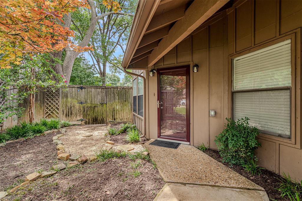 4305 Rosser Square