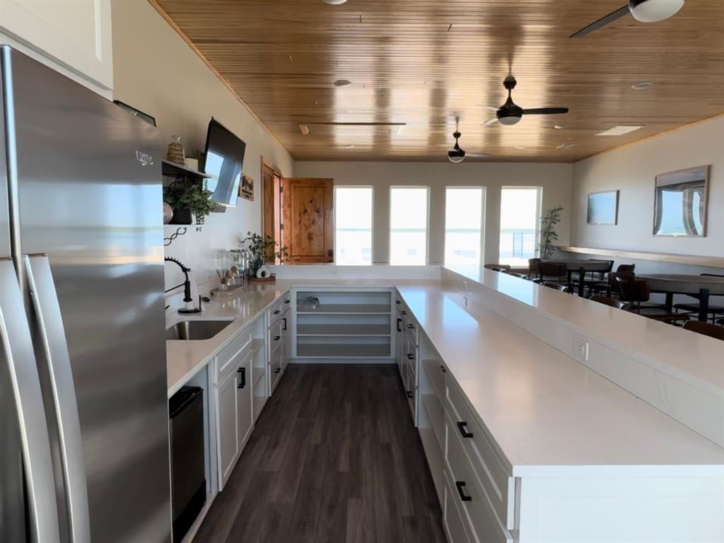 The Peninsula - Land