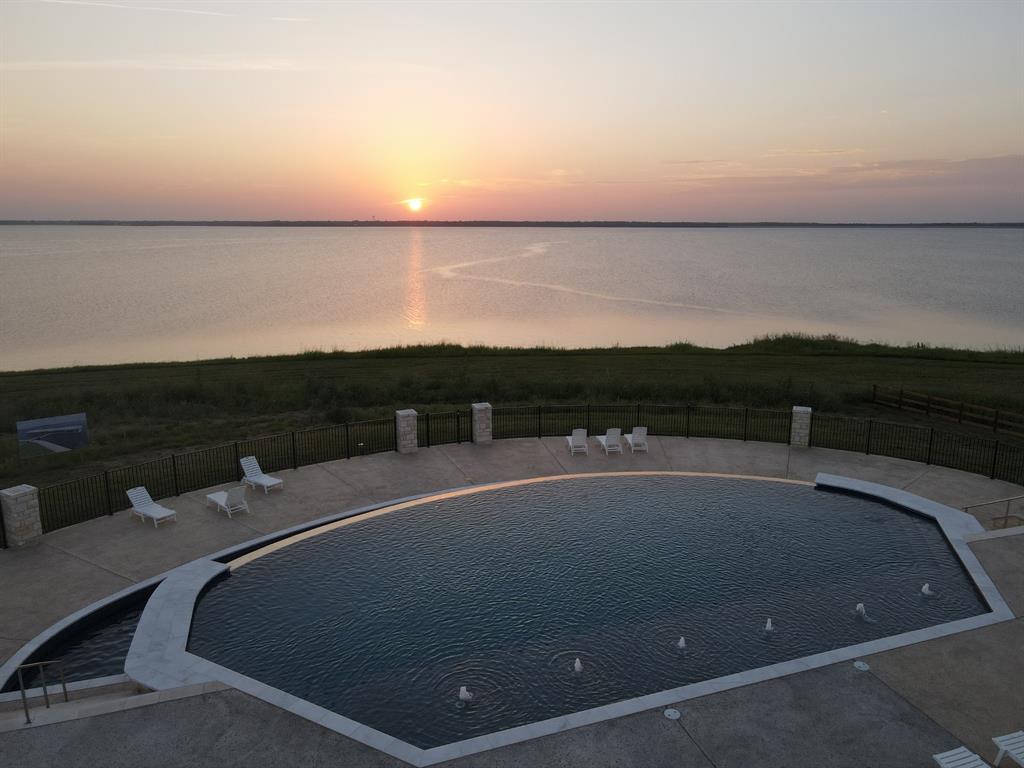 The Peninsula - Land