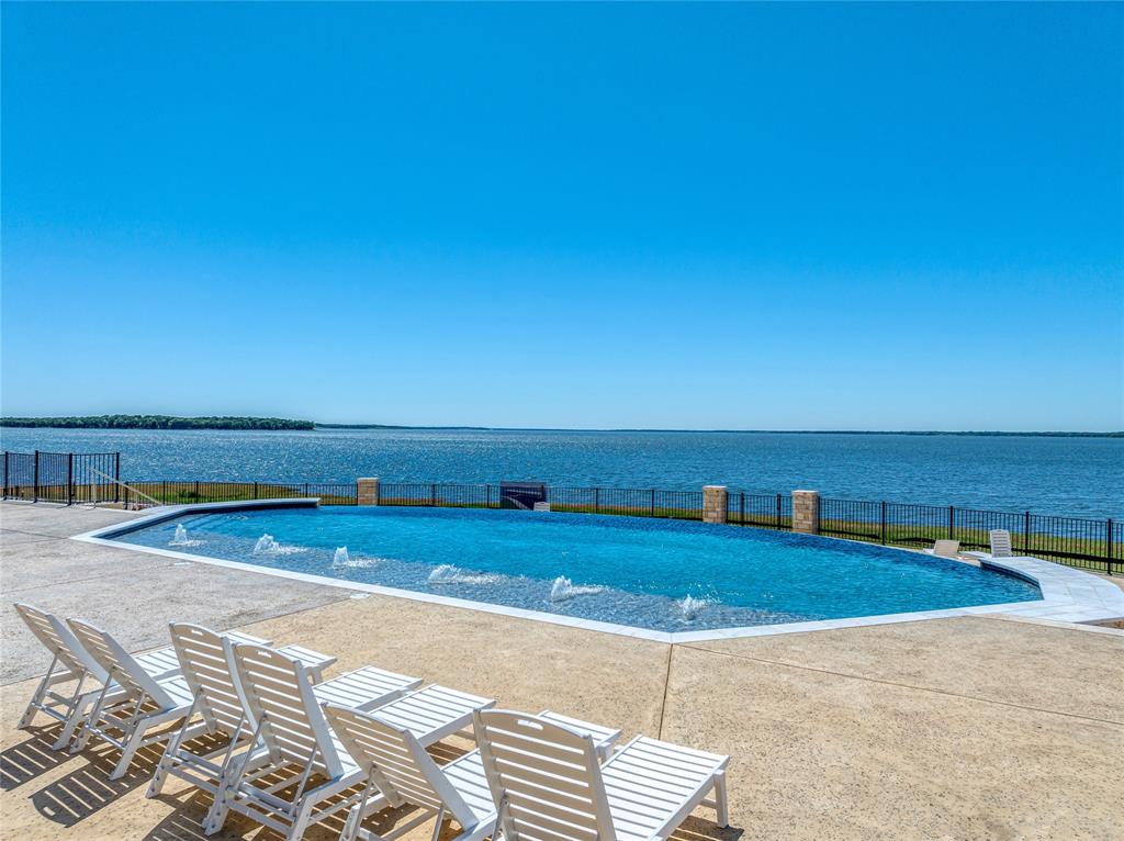 The Peninsula - Land