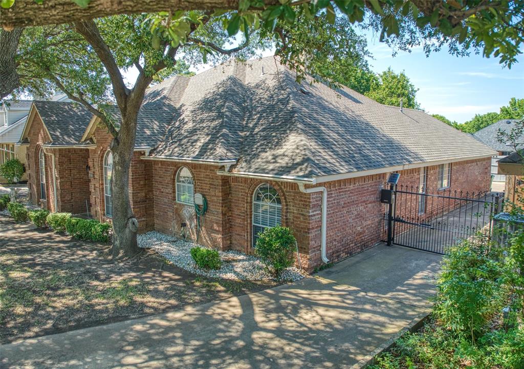 2536 Fox Glenn Circle
