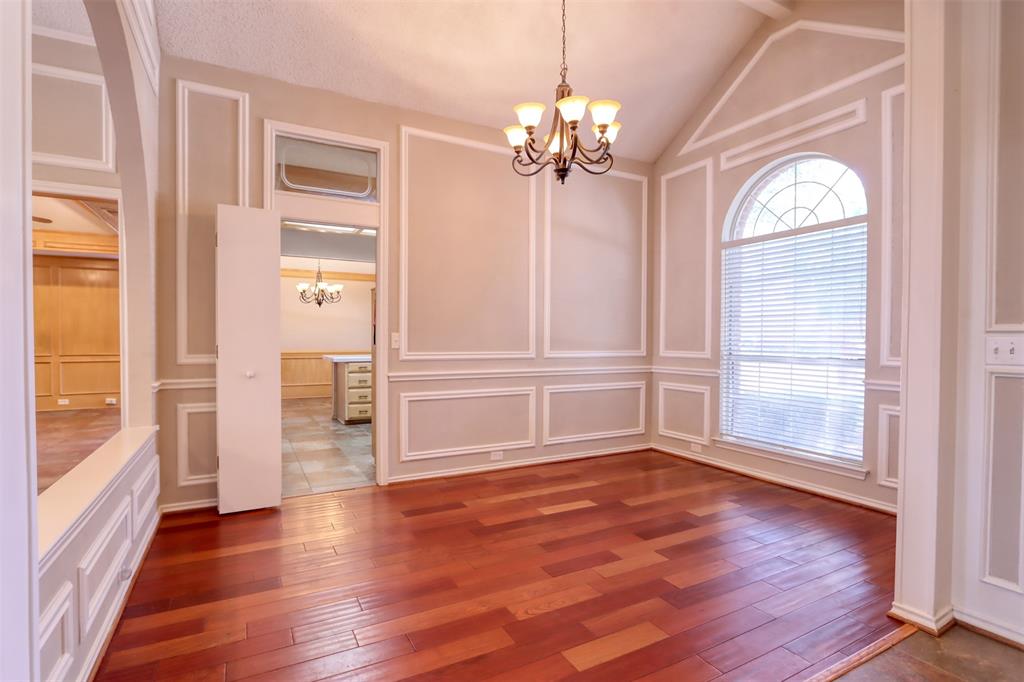 2536 Fox Glenn Circle