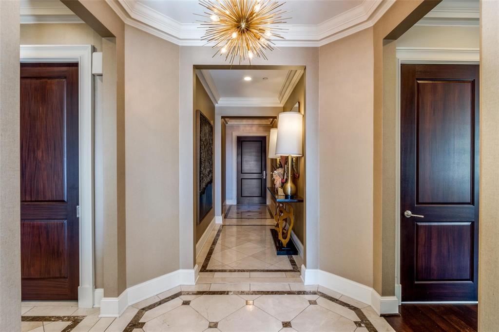 2555 N Pearl Street 1402