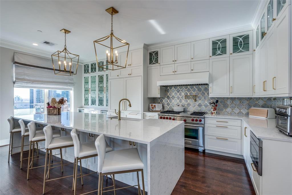 2555 N Pearl Street 1402