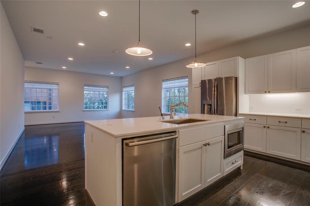 Elsbeth Twnhs Add - Residential Lease