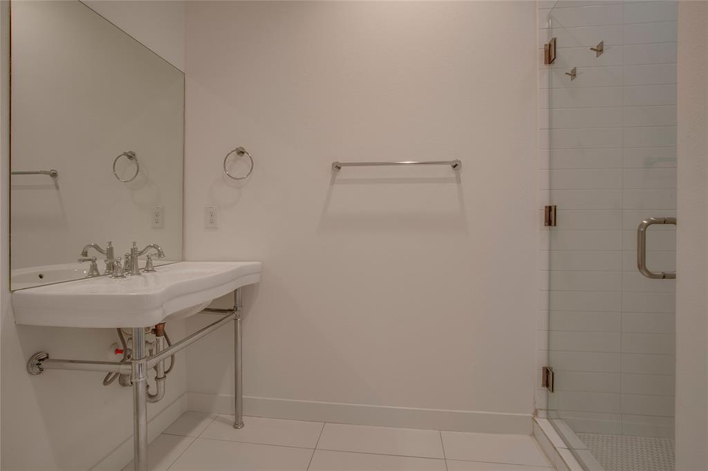 Elsbeth Twnhs Add - Residential Lease