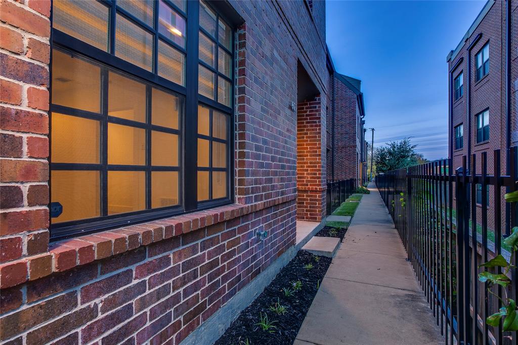 Elsbeth Twnhs Add - Residential Lease