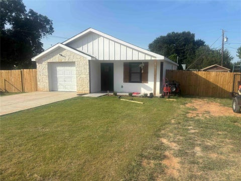 Photo of 808 Buckboard Drive, De Leon, TX 76444 (MLS # 21341466)