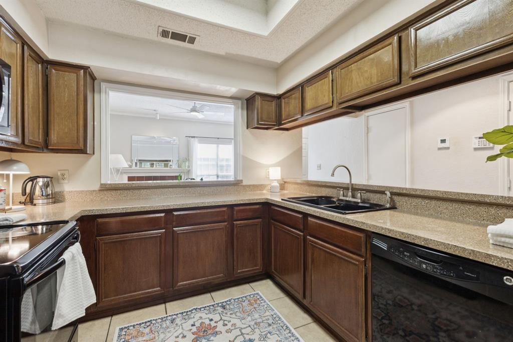 Copperfield Condos Ph 01 02 - Residential