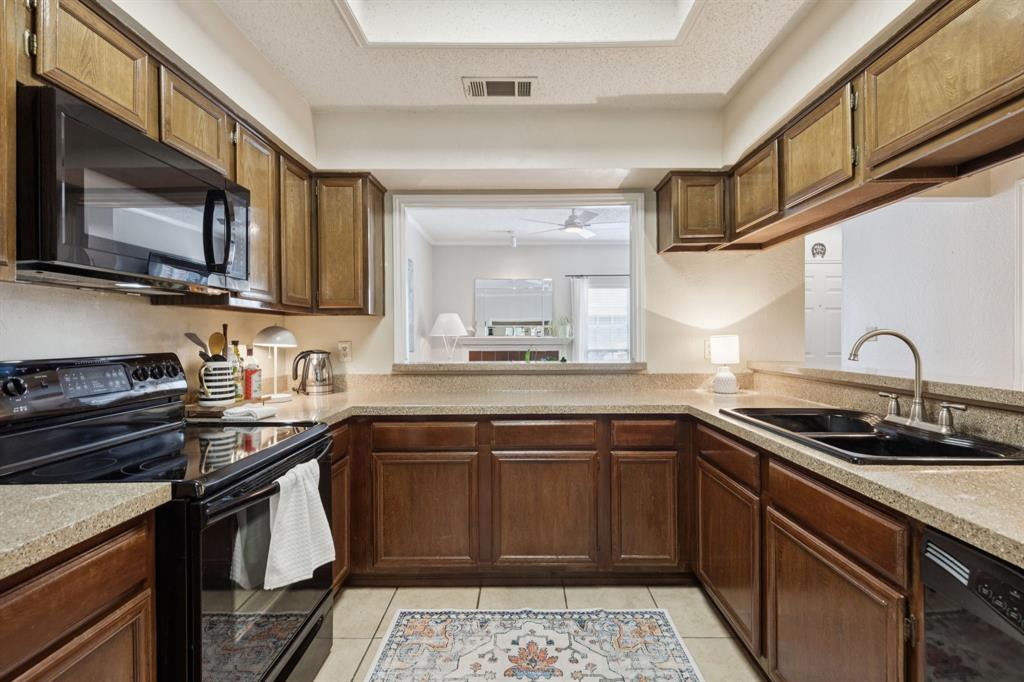 Copperfield Condos Ph 01 02 - Residential