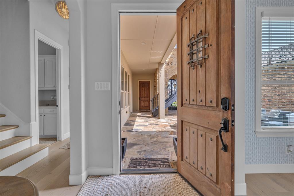 10035 Lakeside Drive