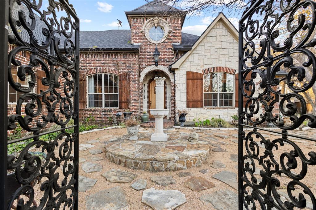 2609 Fair Oaks Circle