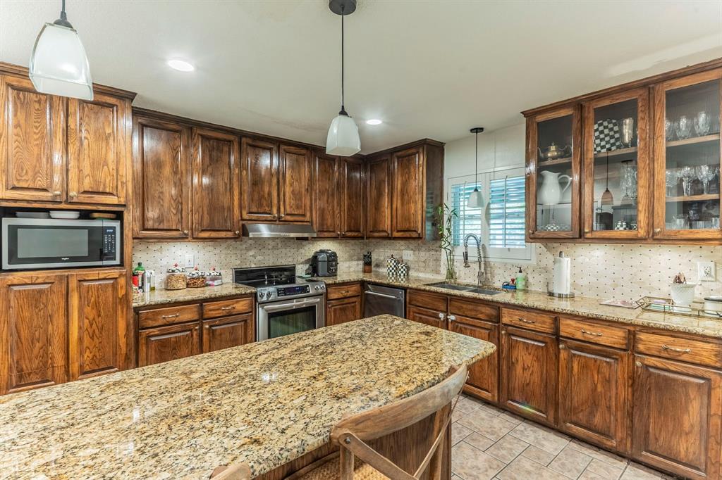 4128 Selkirk Drive W