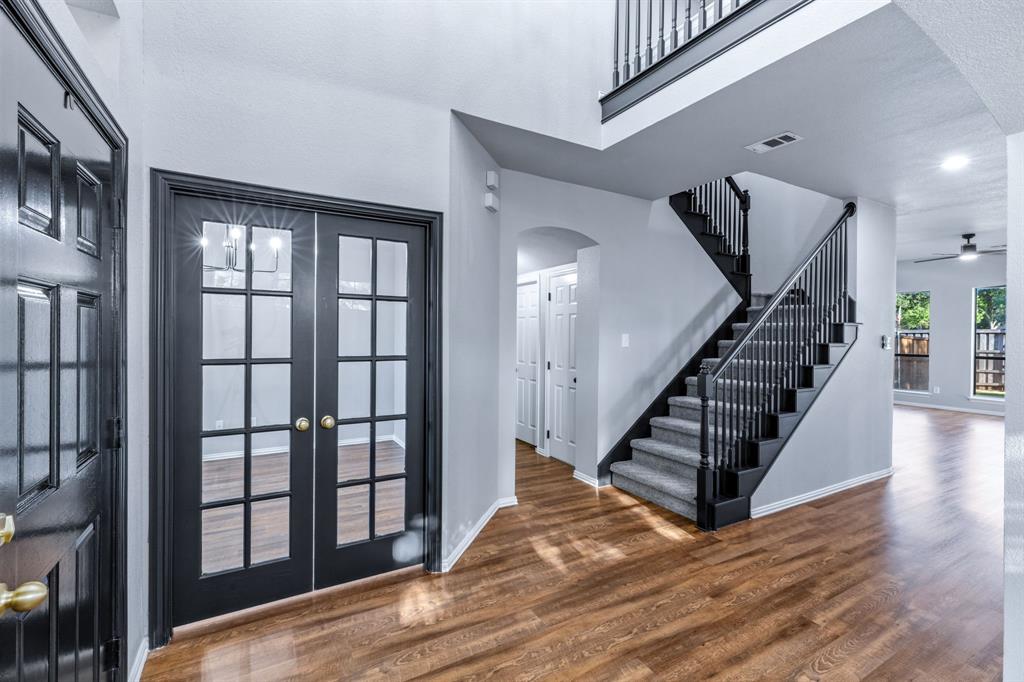 1600 Long Prairie Court