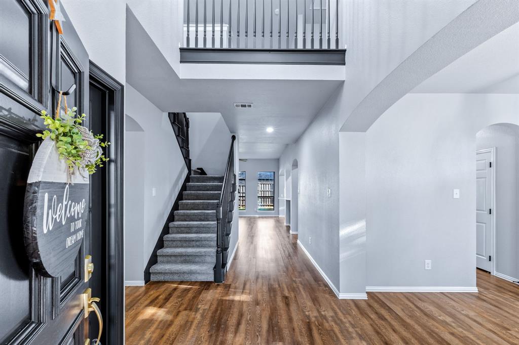 1600 Long Prairie Court