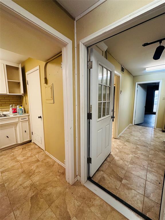 Yancys Southern Hils - Commercial Lease