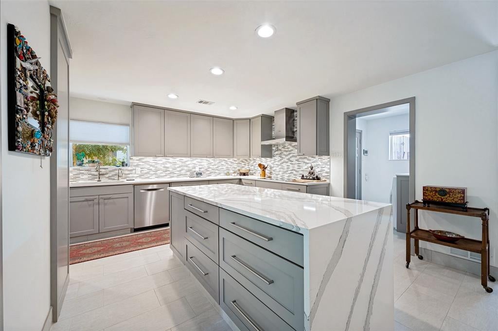 3525 Timberview Road