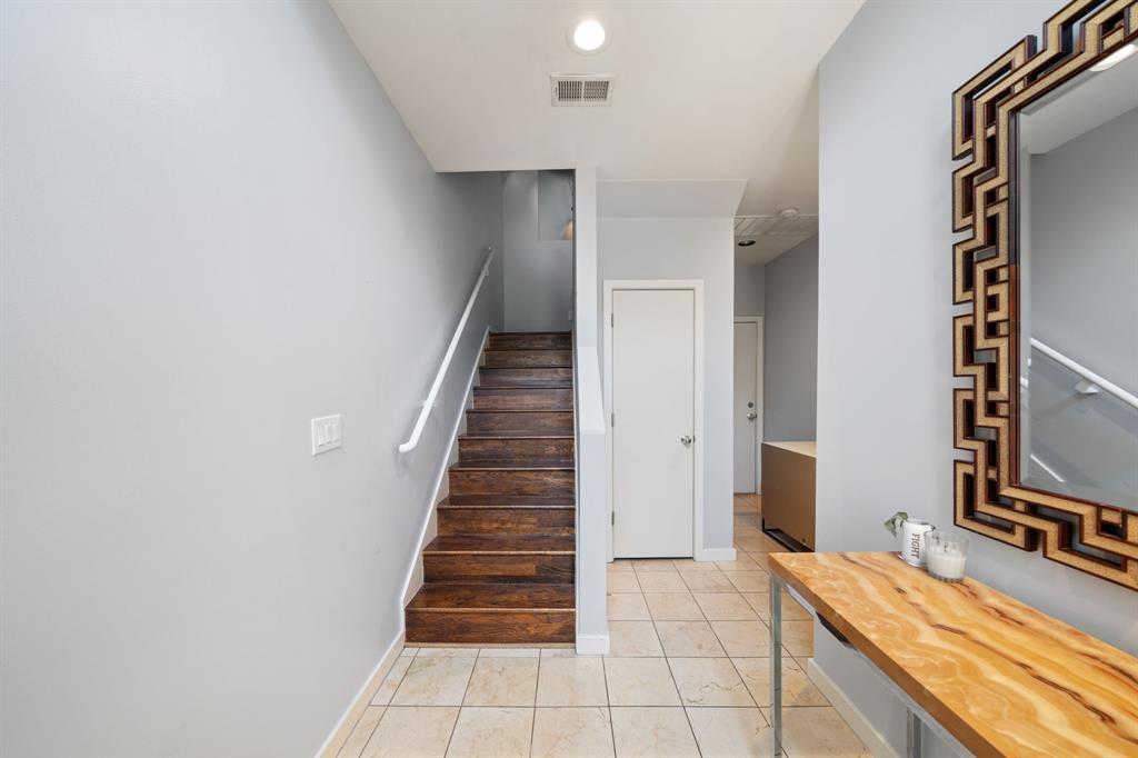 4060 Travis Street 12