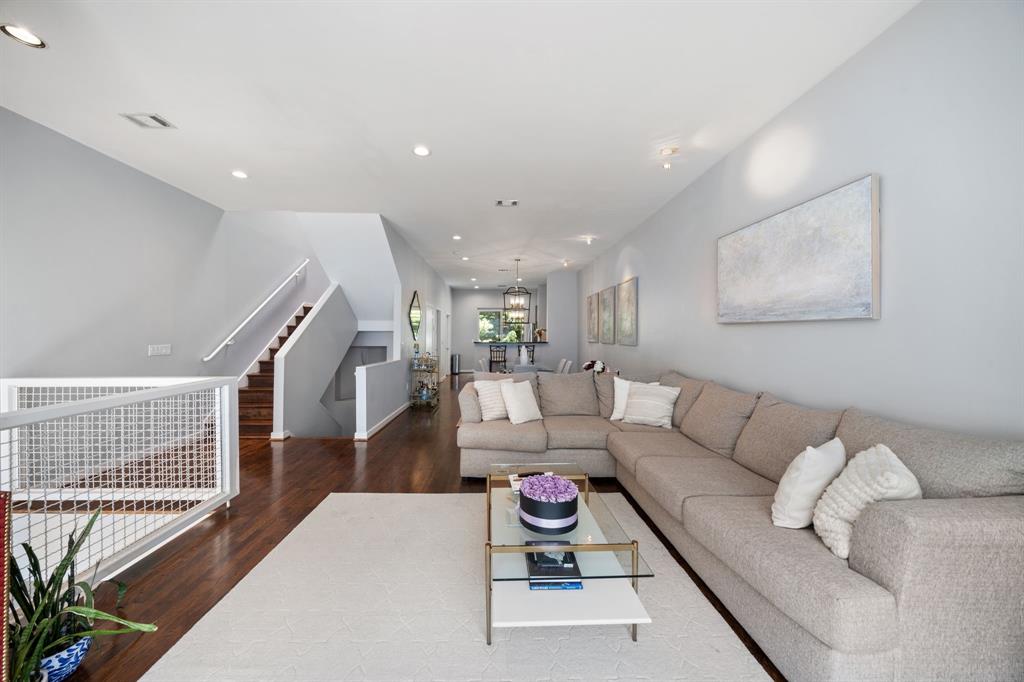 4060 Travis Street 12