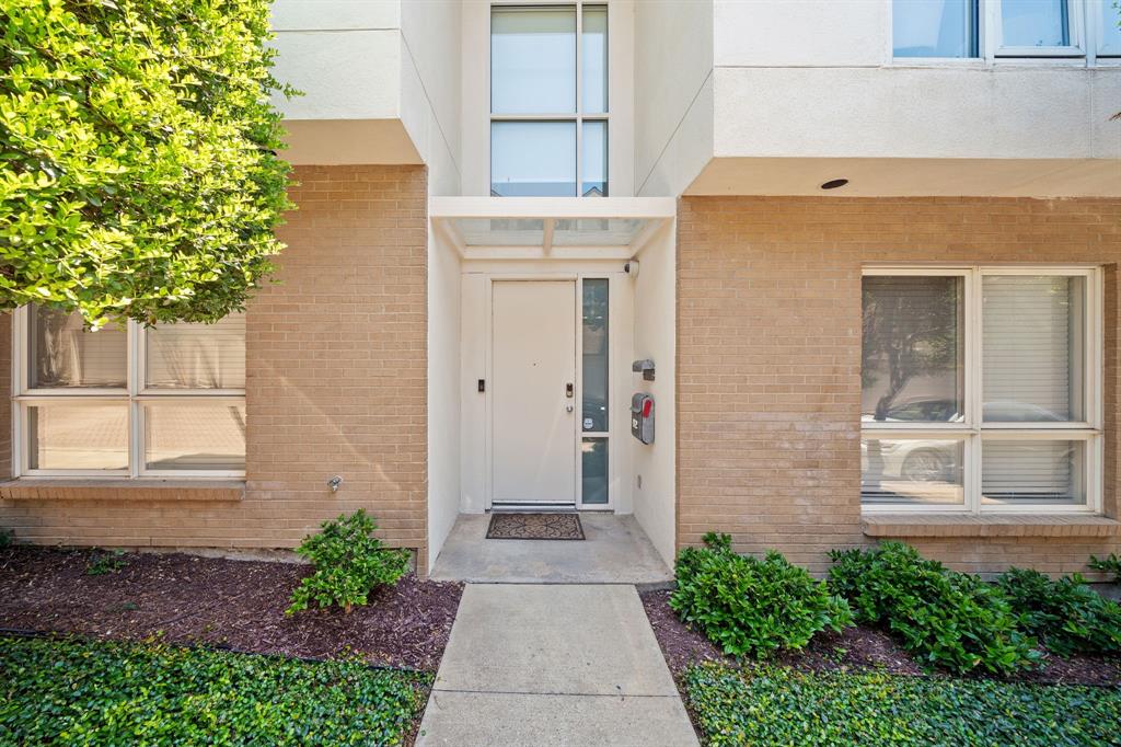 4060 Travis Street 12