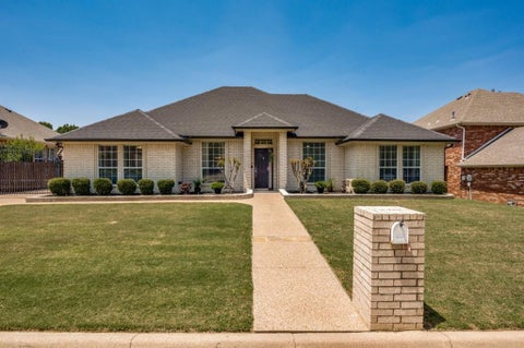 Photo of 5104 Independence Avenue, Arlington, TX 76017 (MLS # 21350843)