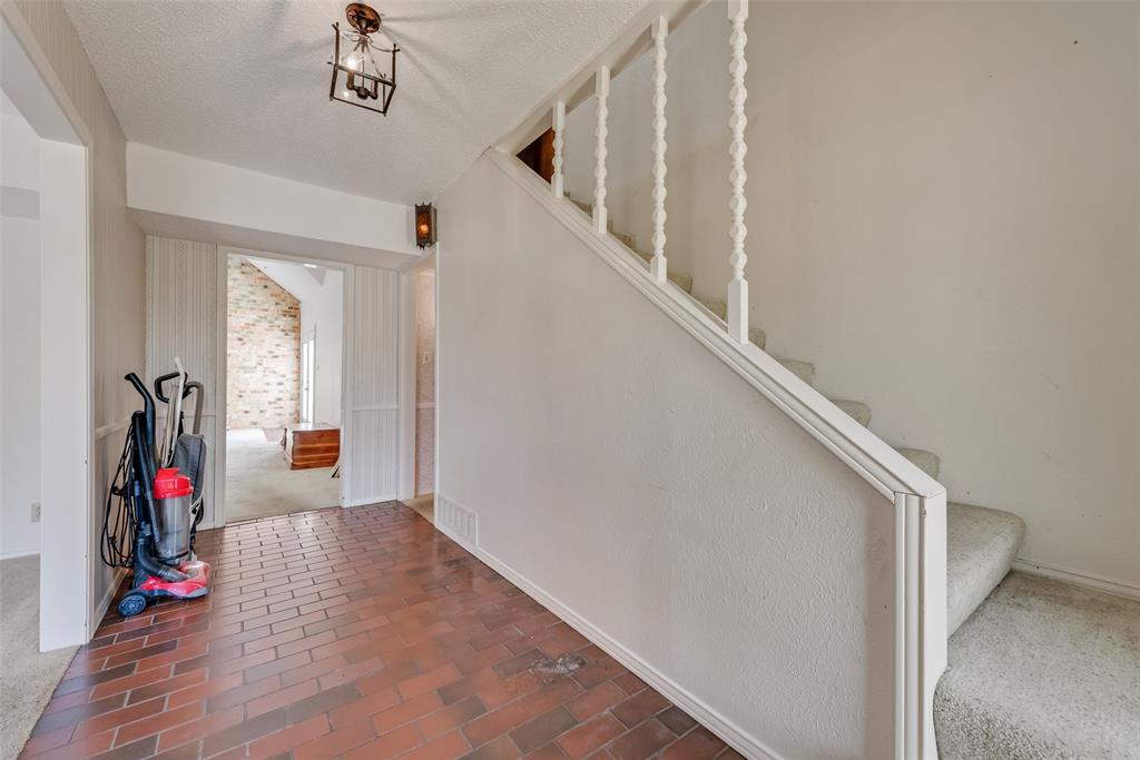 102 S Royal Oak Drive