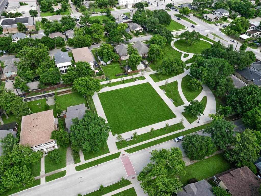 WINNETKA HEIGHTS - Residential