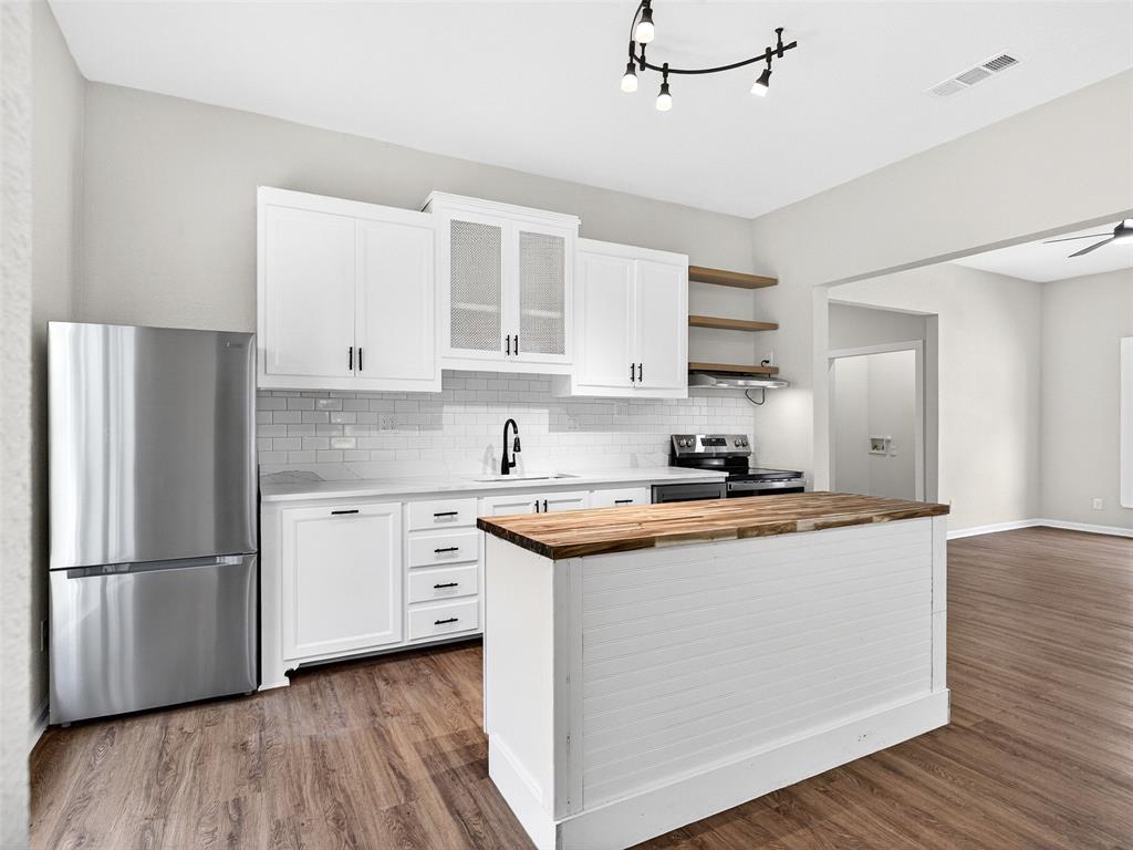 WINNETKA HEIGHTS - Residential