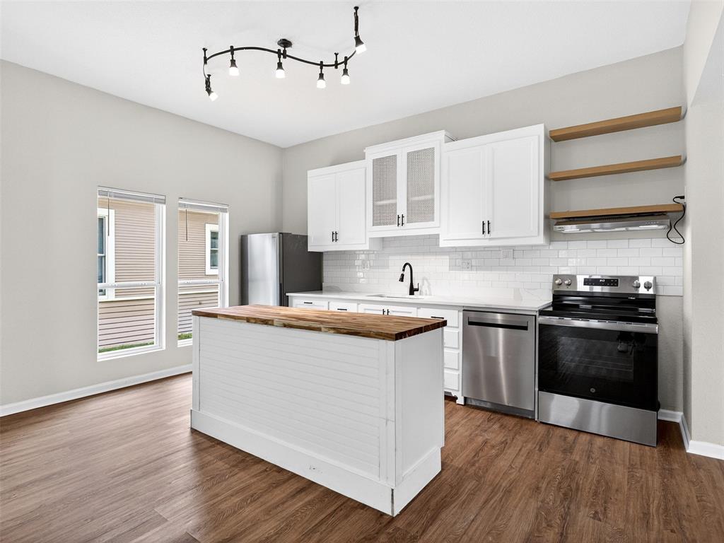 WINNETKA HEIGHTS - Residential