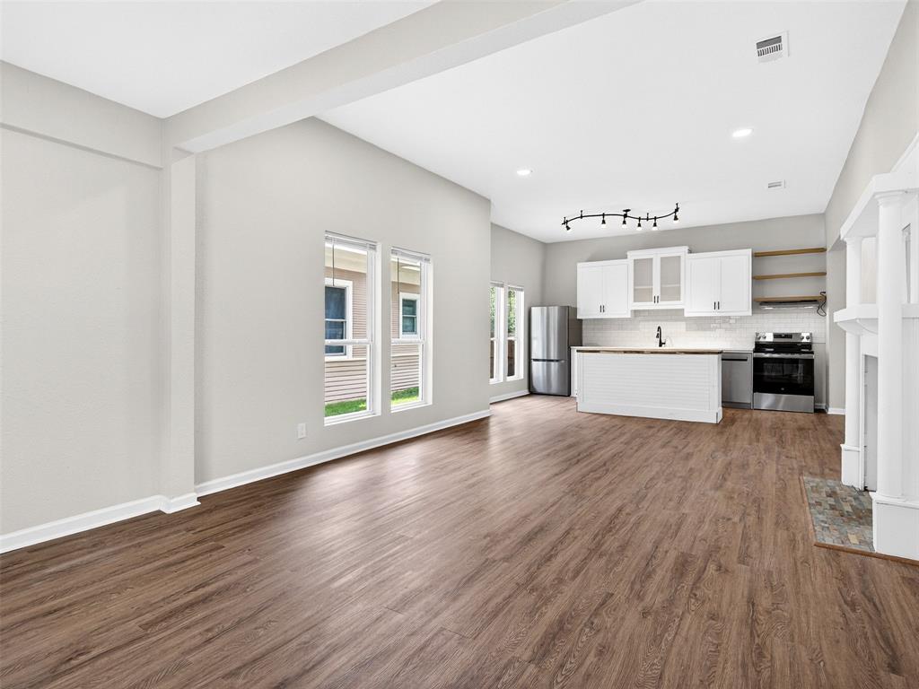 WINNETKA HEIGHTS - Residential