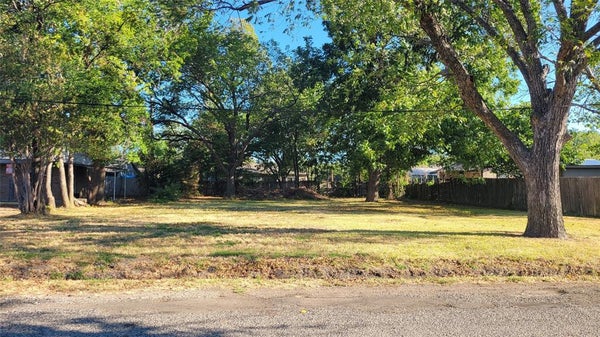 1902 SYCAMORE ST, COMMERCE, TX 75428 - Image acea32f0a82fa39cdcddc3d198258bc9/2896294690