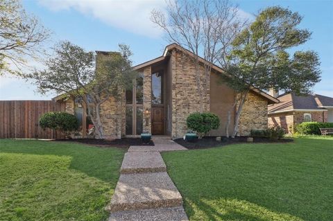 Photo of 2612 Harbinger Lane, Dallas, TX 75287 (MLS # 21203974)