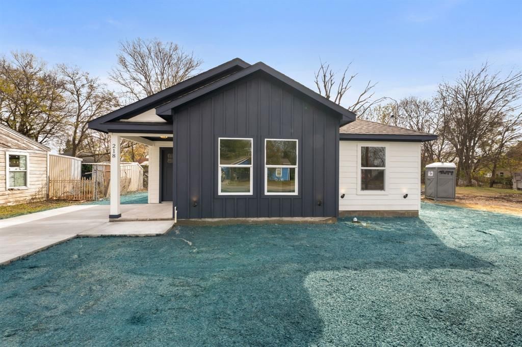 Photo of 218 Chandler Street, Wilmer, TX 75172 (MLS # 21126665)