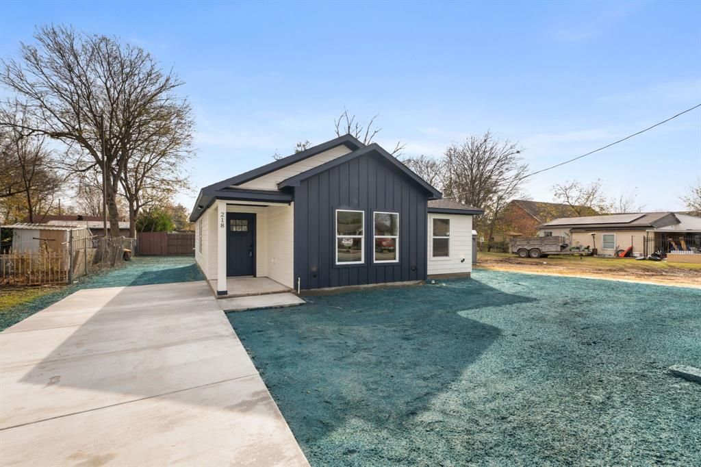 Photo of 218 Chandler Street, Wilmer, TX 75172 (MLS # 21126665)