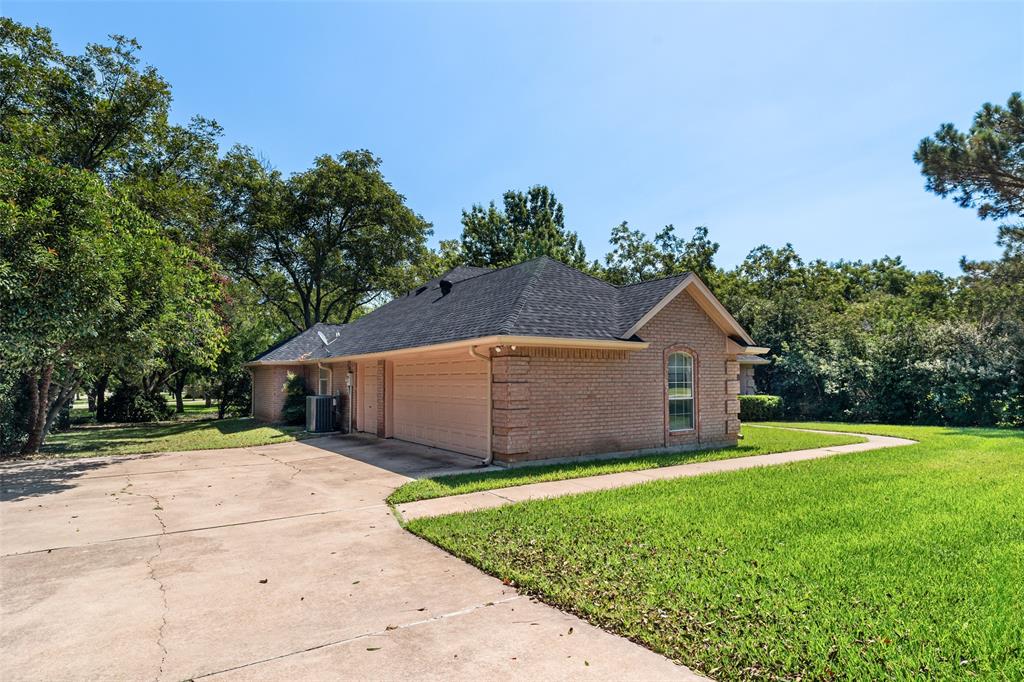 8911 Magnolia Vale Drive