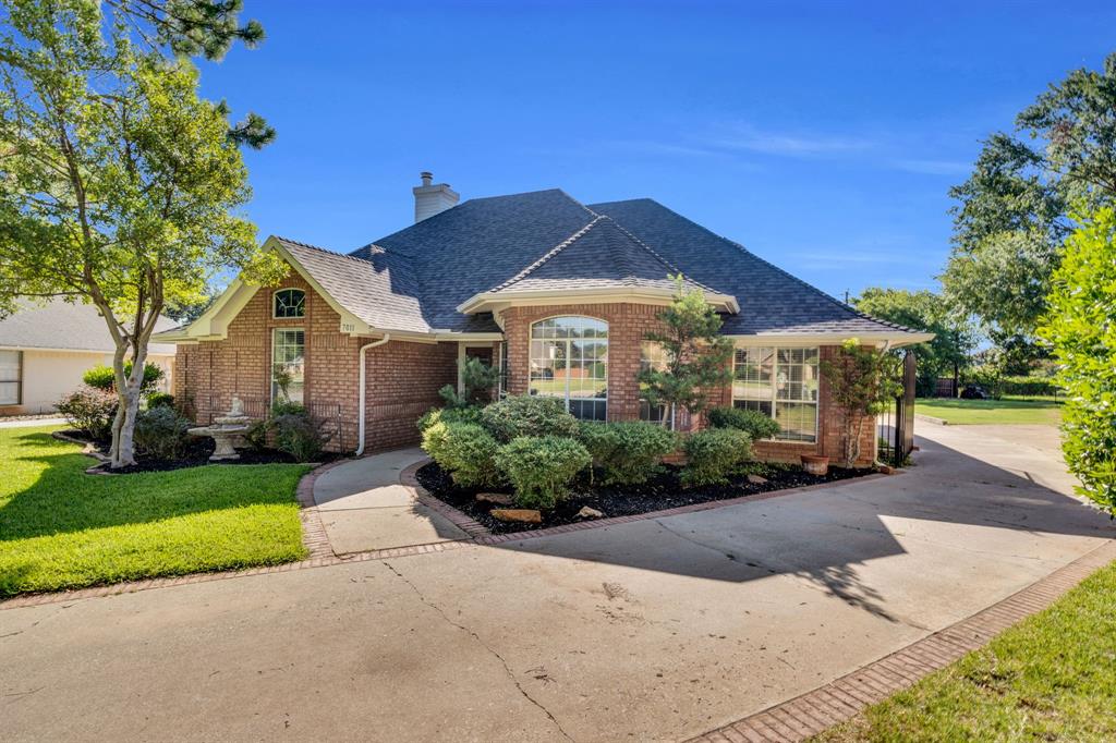 7011 Hunter Cove Drive