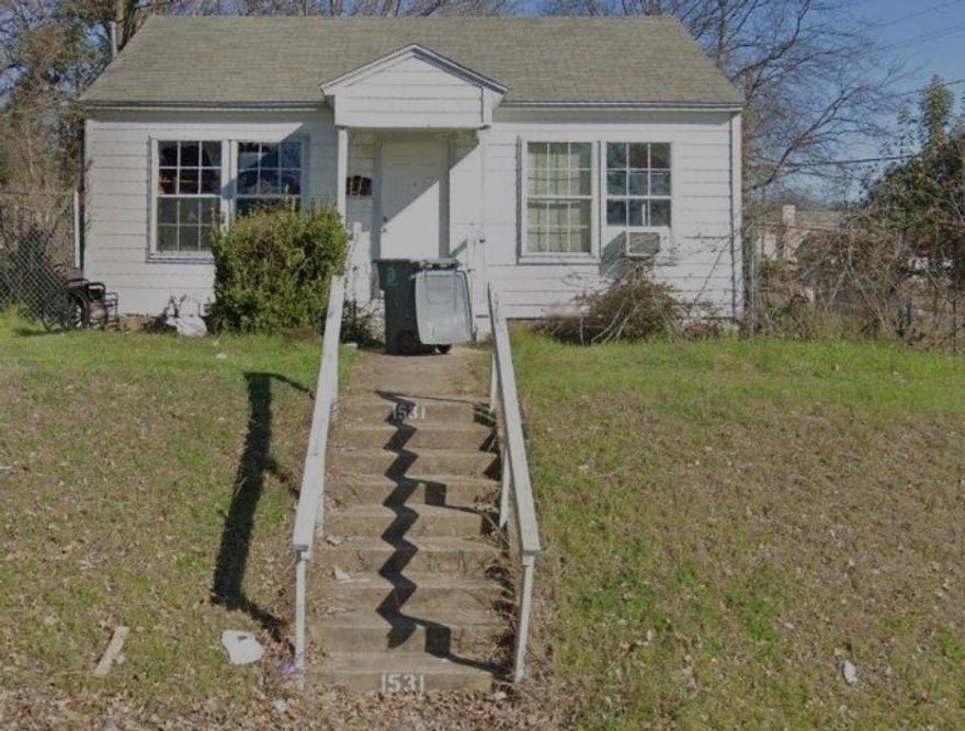 Investor’s Dream Opportunity! Price is for both 1931 &1935
This property comes with the lot next door 1935 Padgitt Ave  offering endless potential for expansion, new construction, additional parking, or added investment value. Perfect opportunity for investors, builders, or buyers looking to maximize possibilities. Don’t miss your chance to secure two parcels in one deal!