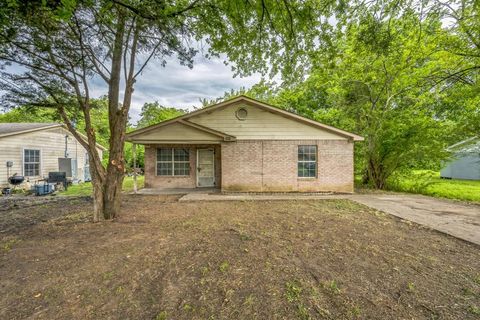 207 N 1st Street Crandall TX 75114