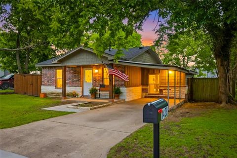 Photo of 1428 S Austin Street, Sherman, TX 75090 (MLS # 21249783)