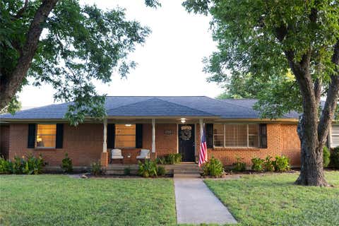 Photo of 2814 Silvermeadow Lane, Corinth, TX 76210 (MLS # 21335740)