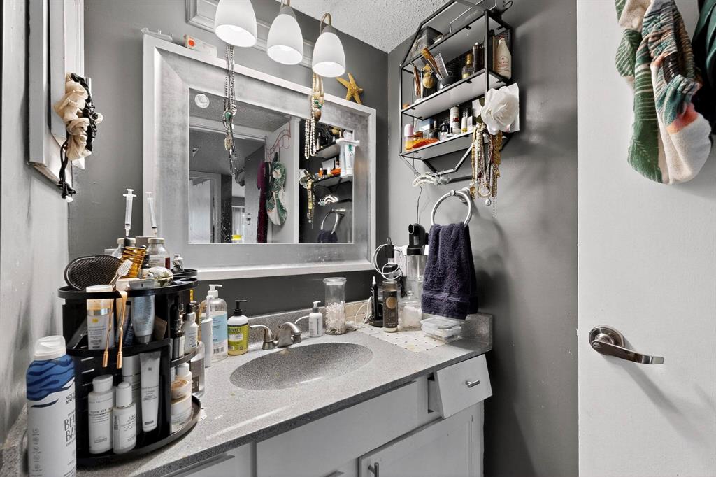 Oakhollow Condo - Residential