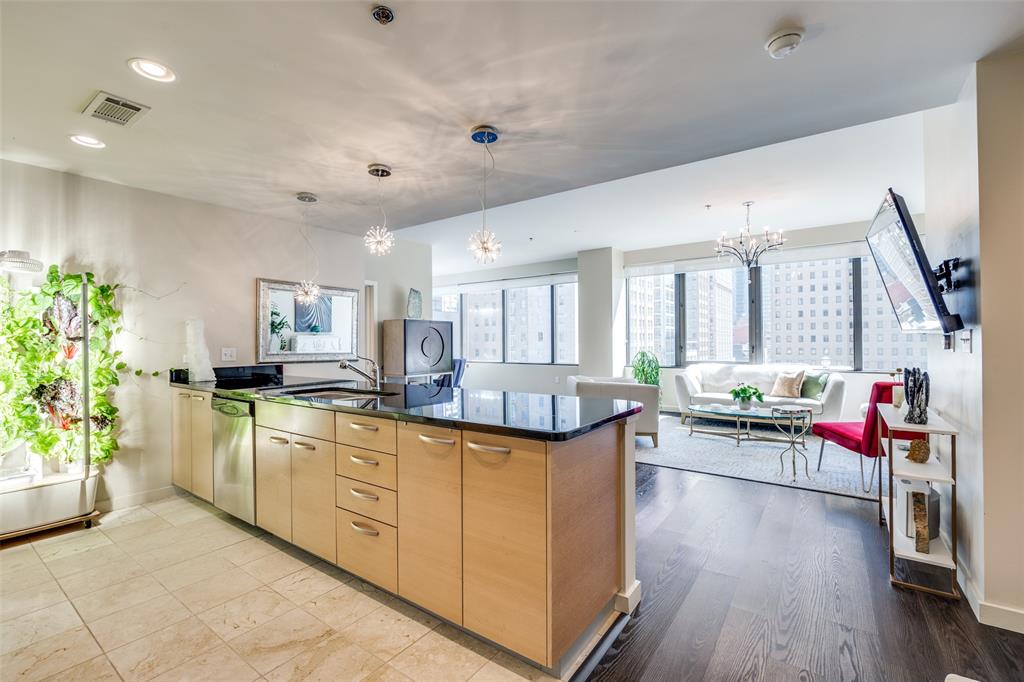 1200 Main Street 809