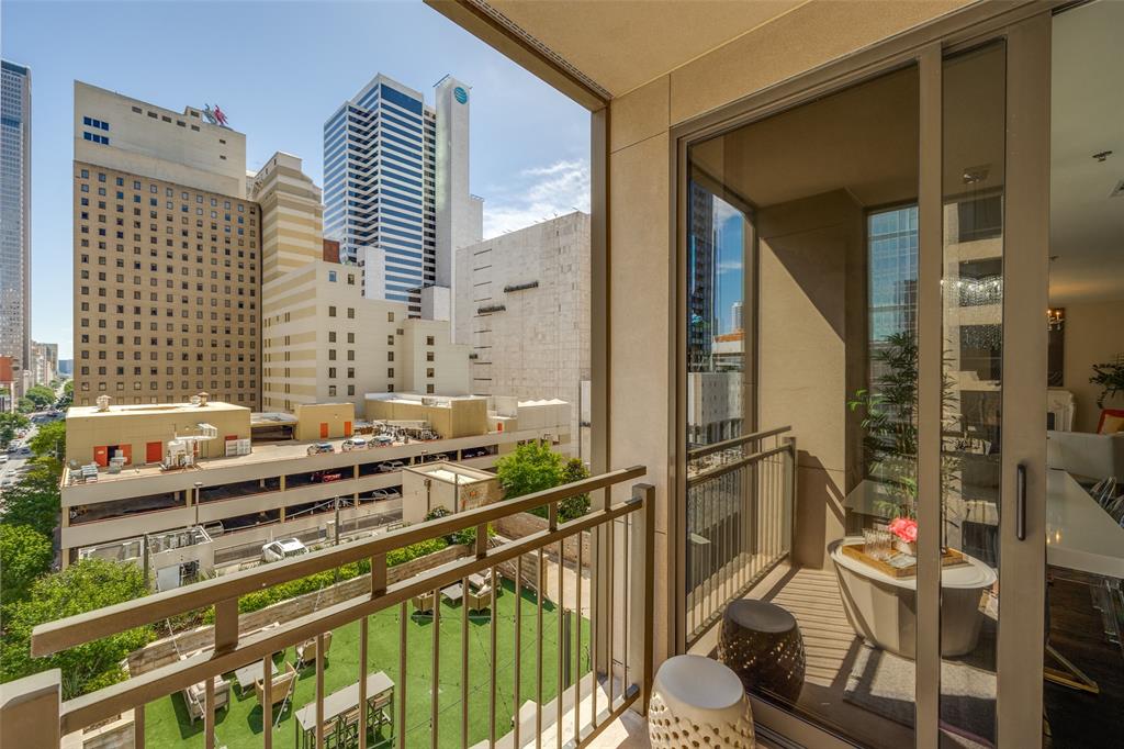 1200 Main Street 809